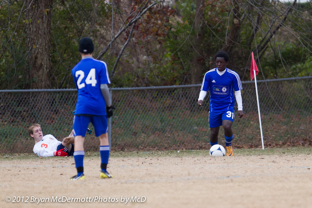 Pic #121118-037  •  1/2500 sec at f / 2.8  •  ISO 800  •  300 mm